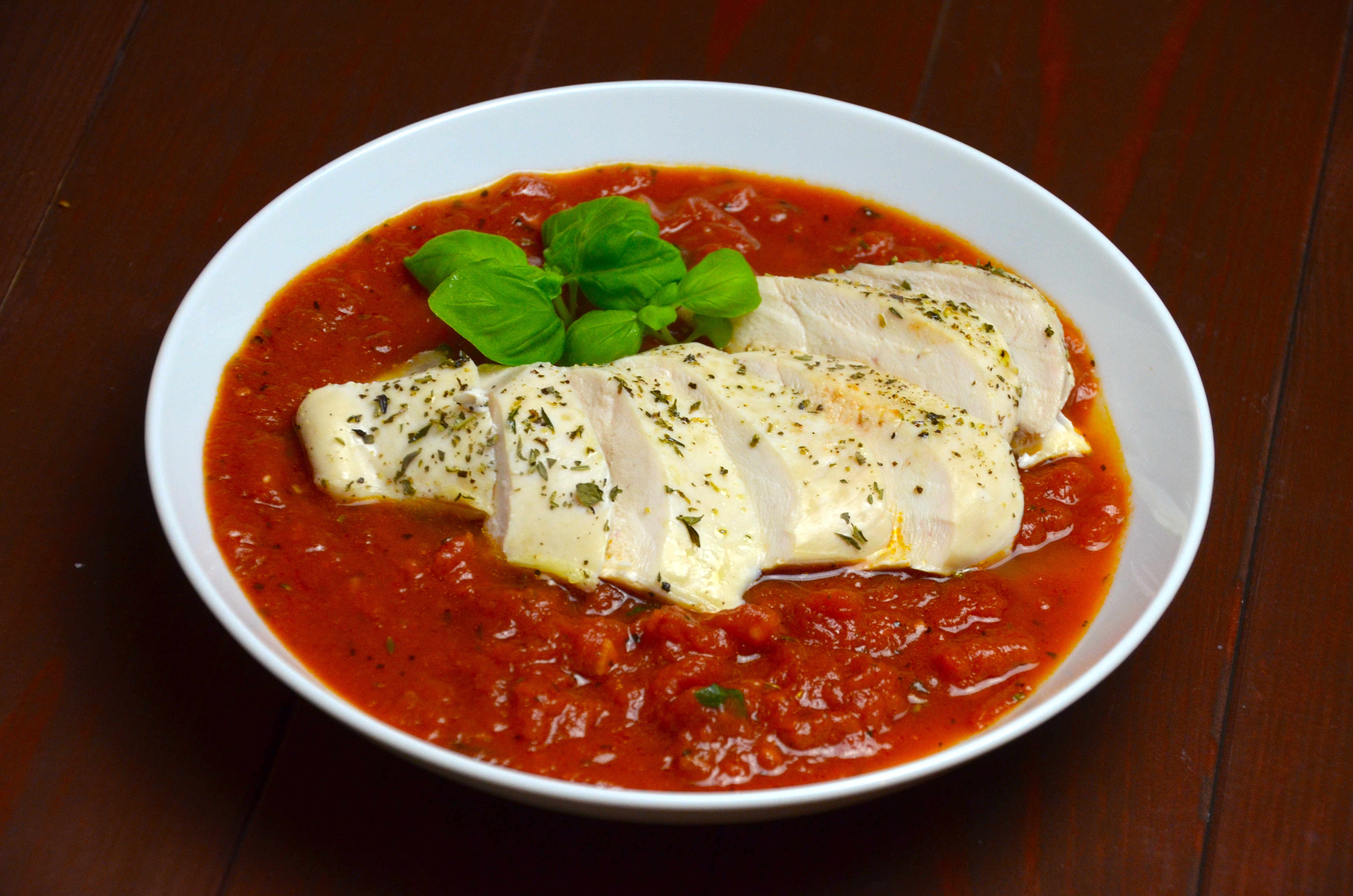 Hähnchenbrustfilet auf Tomatensoße